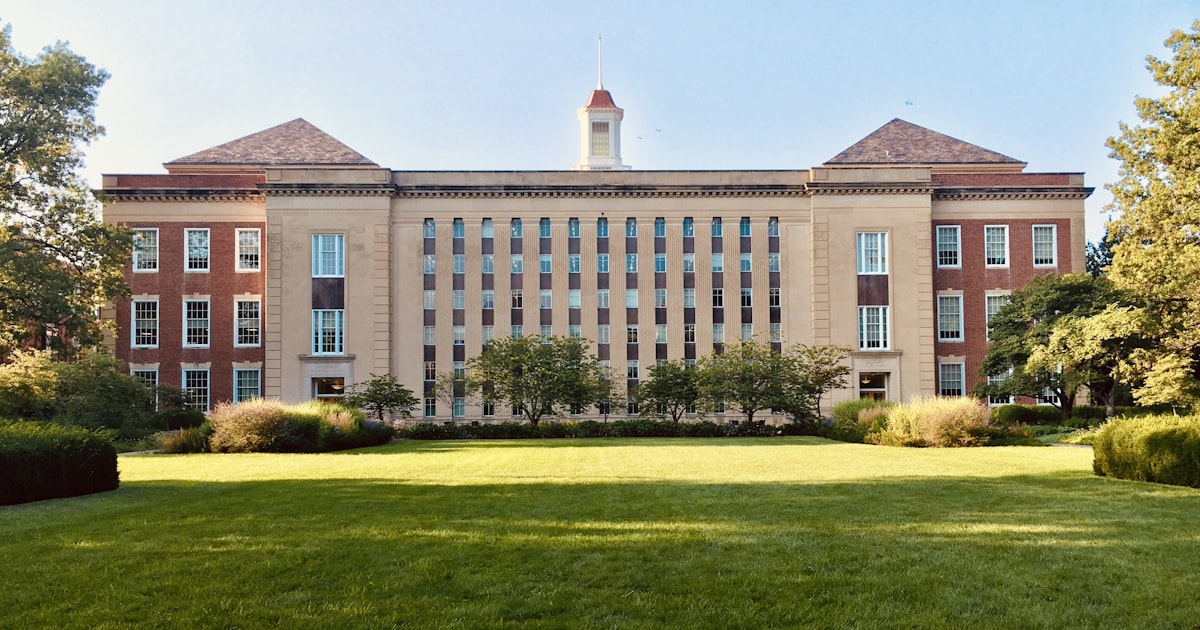 How to Choose the Right University: A Complete Student Guide